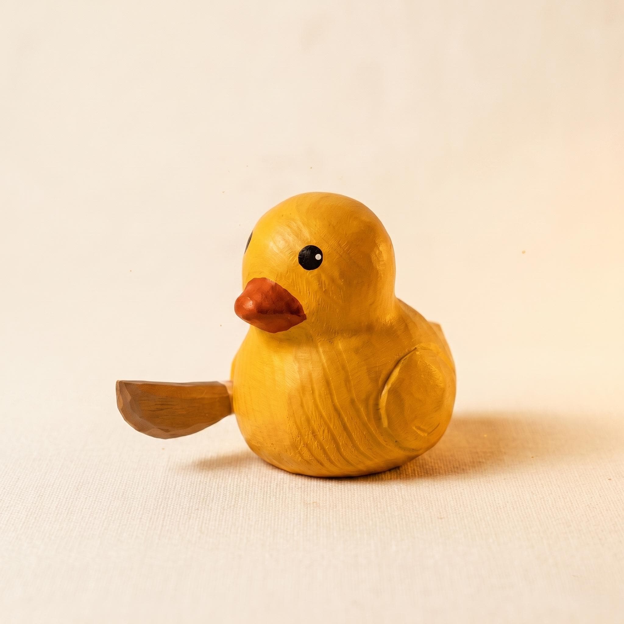 Funny Wooden Duck with Knife Figure Quirky Desk Decor Meme Wood Carving Cheeky Animal Figurine Unique Gag Gift for Co-Worker Humorous Art